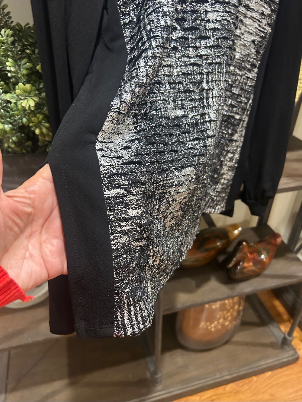 Karen Kane Black Long-Sleeve Raglan Top with Textured Black & silver shine party - Picture 4 of 5